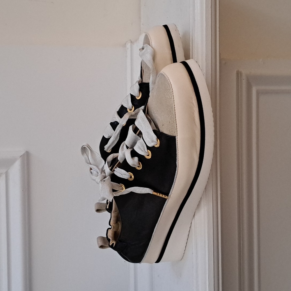 Ron White sneaker